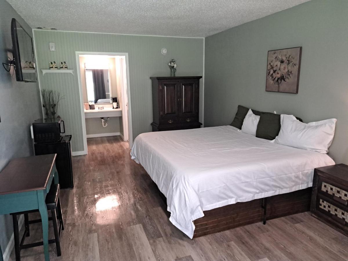 Blue Sky Inn- Complimentary Happy Hour Th-Sun, Veteran Owned, Full Breakfast, Best Green Space, 1 Mile From Blue Ridge, Fire Pit 외부 사진