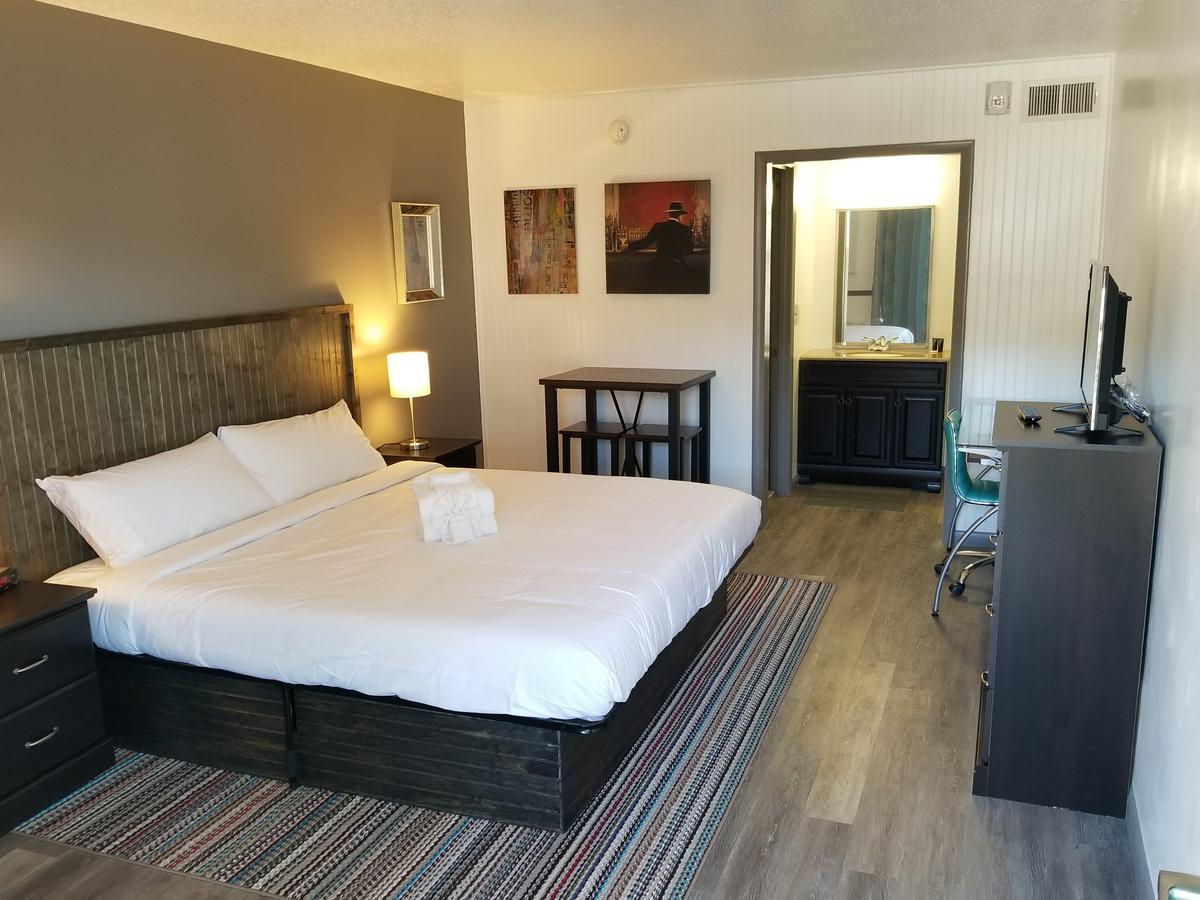 Blue Sky Inn- Complimentary Happy Hour Th-Sun, Veteran Owned, Full Breakfast, Best Green Space, 1 Mile From Blue Ridge, Fire Pit 외부 사진